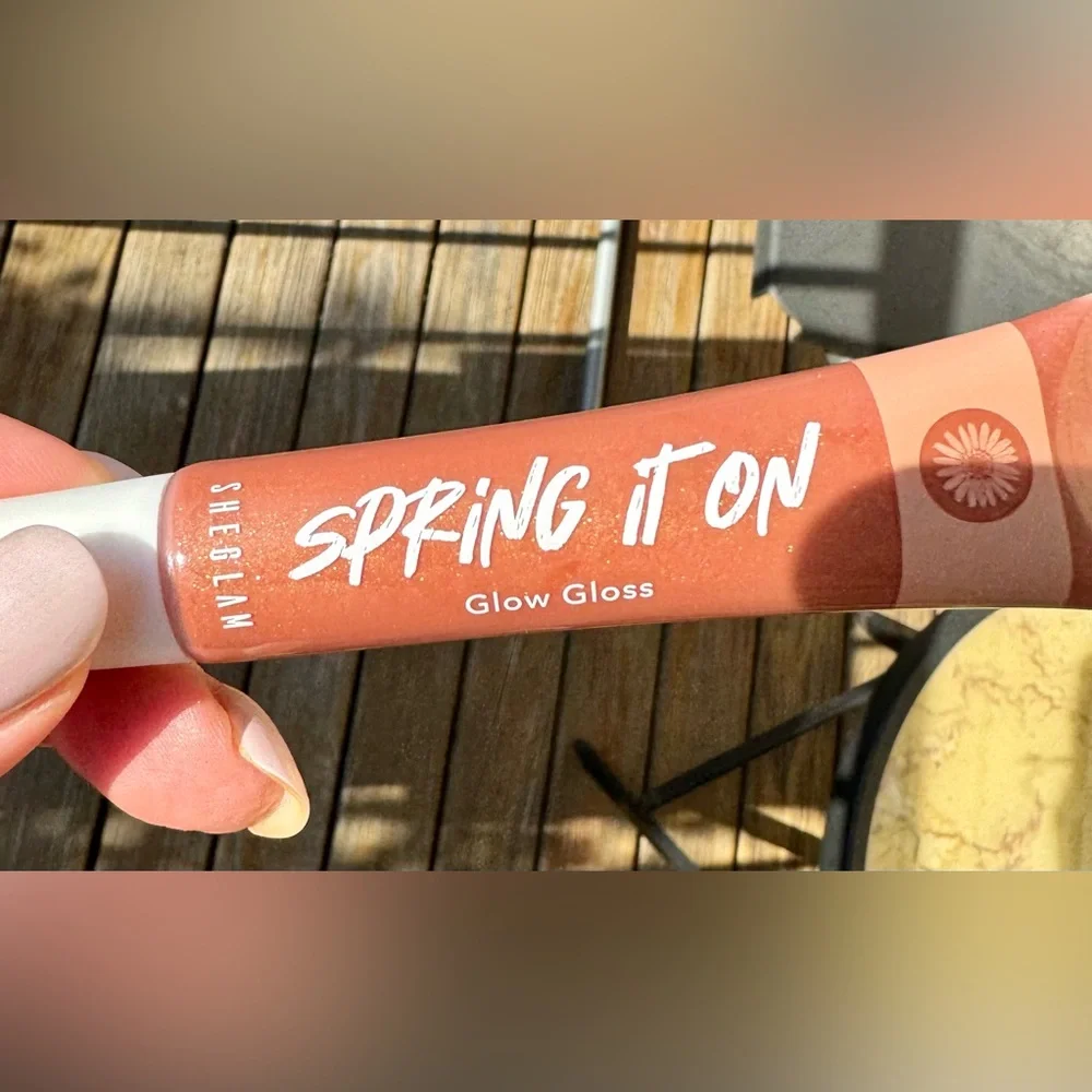 SHEGLAM Spring It On Glow Gloss – VIPeach. Developed with care.Contains many